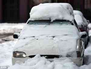 Как возместить ущерб от упавшего снега на машину?