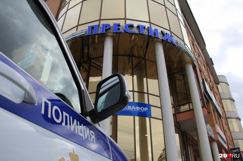 В Архангельске из-за лжеминёров эвакуировали несколько ТЦ и аэропорт