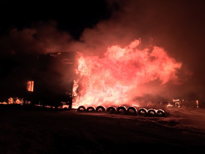 В ночном пожаре на Кегострове погибло два человека