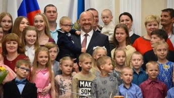 Достойны «Признательности»: многодетным семьям Архангельской области вручили общественные награды