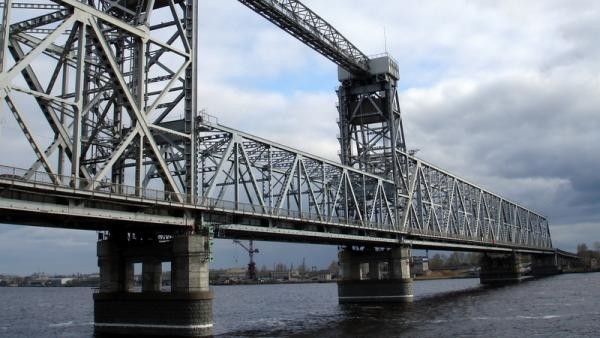 Падение плиты жд-моста в Архангельске подтвердило необходимость ремонта сооружения