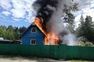 В Онежском районе пенсионерка спасла сестру из пожара
