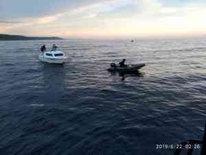 Спасатели оказали помощь троим рыбакам в Белом море
