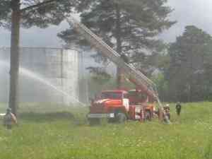 Пожар в резервуаре с горючим: в Котласском районе прошли учения пожарных 