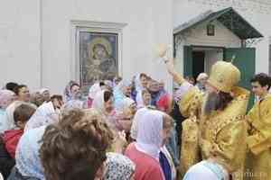 Митрополит Даниил в праздник 12 апостолов совершил Литургию в Холмогорах