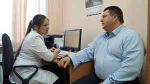 Начни с себя: министр здравоохранения Архангельской области сделал прививку от гриппа