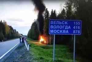Автомобиль загорелся при ДТП на трассе М8 в Шенкурском районе