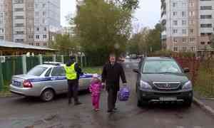 В Архангельске автомобилисты и пешеходы делят дорогу у 45 школы