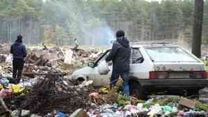 В Шенкурске горит городская мусорная свалка