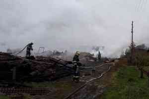 В островной деревне пожаром уничтожены 5 дачных домов