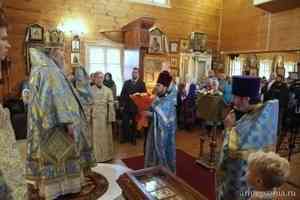 Митрополит Корнилий в праздник Покрова Божией Матери совершил Литургию в Новодвинске