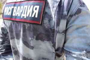 В Исакогорском округе Архангельска сотрудники Росгвардии задержали двух граждан, объявленных полицией в розыск