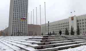 В центре Архангельска на площади Ленина завершается капитальный ремонт лестницы