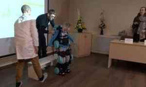 В Северодвинске сегодня прошли испытания первого в России детского экзоскелета