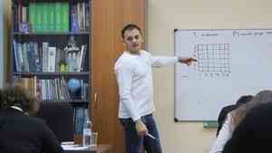 Необычные уроки: профессор РАН Дмитрий Запорожец проводит занятия для школьников Поморья