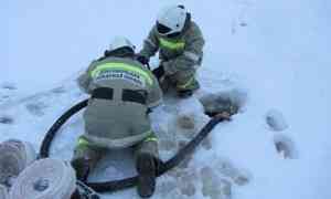 В удалённой деревне на побережье Белого моря добровольцы спасли дом от пожара