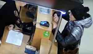 Архангелогородку, которую подозревают в покупках по чужой карте, засняли камеры видеонаблюдения