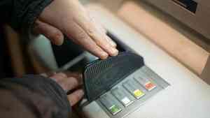 В Роскачестве  напомнили о популярных способах мошенничества через банкоматы