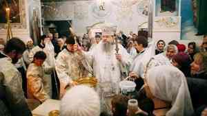 Митрополит Корнилий в день Богоявления после литургии освятил воду в Архангельске