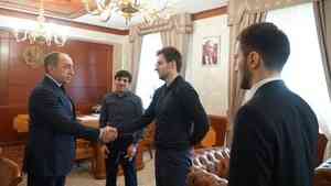 Нариман Казимагамедов встретился с представителями Открытого молодежного правительства Республики Дагестан