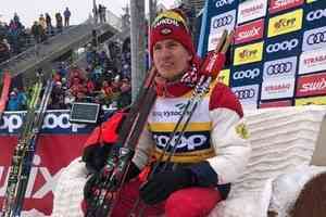 Спортсмен Архангельской области Александр Большунов победил в скиатлоне на этапе Кубка мира