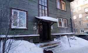 Ночью в Архангельске при пожаре в «деревяшке» погибла женщина
