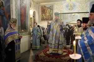В канун праздника Сретения Господня митрополит Корнилий совершил всенощное бдение в Ильинском кафедральном соборе