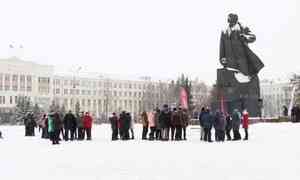 На площади Ленина для школьников провели военно-историческую игру «Связь поколений»
