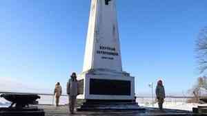 В Архангельске возложили цветы к памятнику жертвам интервенции