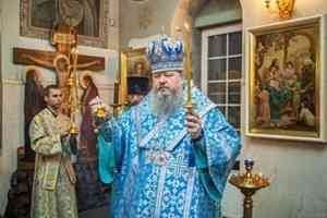 Митрополит Корнилий совершил всенощное бдение в канун праздника Иверской иконы Божией Матери