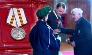 В Коряжме 28 человек получили памятные медали к юбилею Великой Победы