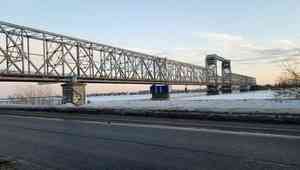 В Архангельске на два часа продлено ежедневное ограничение движения по жд-мосту