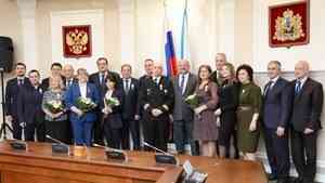 В Архангельске наградили медиков и летчиков, спасавших людей после взрыва в Нёноксе
