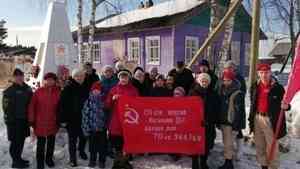 В деревни Лешуконского района привезли копию Знамени Победы