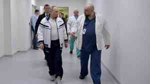 Главврач больницы в Коммунарке, с которым недавно общался Путин, слег с COVID-19