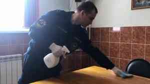 Решили здороваться локтями: как спасатели Архангельска отбиваются от коронавируса