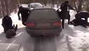 Под Архангельском задержали пассажира такси с пятью килограммами наркотиков