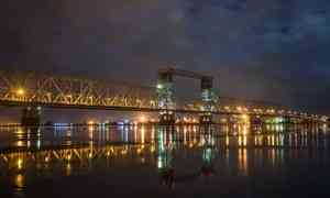 С 1 по 15 июня Северодвинский мост в Архангельске будут закрывать для проезда на ночь