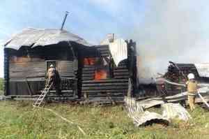 В архангельской деревне сгорел двухквартирный жилой дом