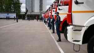 1 июня на вооружение пожарных и спасателей Ленинградской области поступило более 30 единиц современных образцов пожарно-спасательной техники