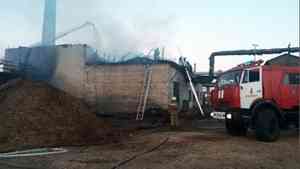 Пожарные отстояли от огня здание котельной на окраине Архангельска