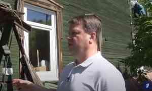 Архангелогородец рассказал на «Первом» канале, как остался без жилья после того, как его дом сошёл со свай