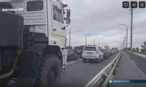 Транспортный коллапс в Архангельске: почему перекрыли железнодорожный мост?