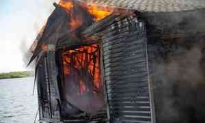 Житель Приморского района поджёг дом знакомой за то, что она его отвергла