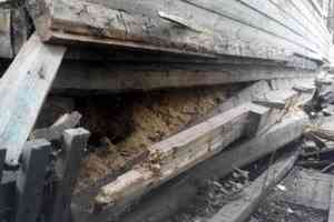 В Архангельске в деревянных домах рухнули печи