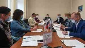 В областном Собрании обсудили проект стратегии развития лесного комплекса России до 2030 года