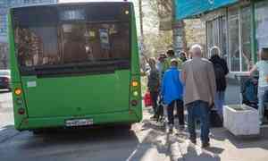 В Архангельске для горожан старше 70 лет возобновили бесплатный проезд в автобусах