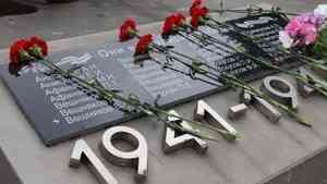 В память о тех, кто не вернулся: в Холмогорах обновили монумент воинам-землякам