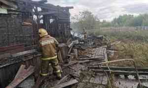 На Бревеннике сгорел частный дом, расположенный рядом с Новодвинской крепостью