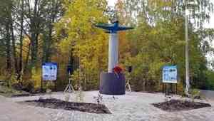 При содействии АЦБК в Новодвинске открыли памятник героям-авиаторам 